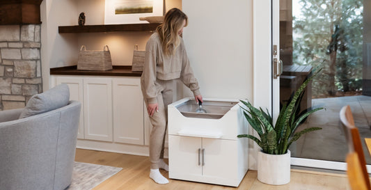 Easy to clean cat litter box
